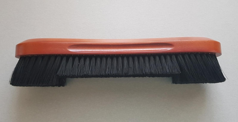 Billardbürste Mahagoni groß mit handlicher Form